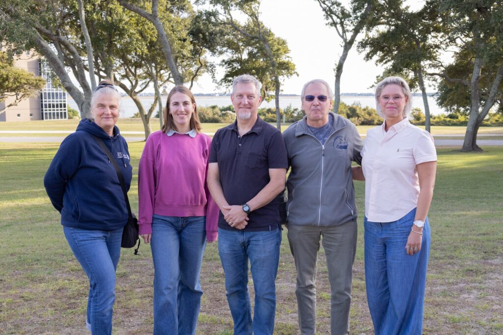 Regine Labrenz, Leonie Kandler, Chris Osburn, Ralf Prien, and Sabine  Brüser stand for a group photo